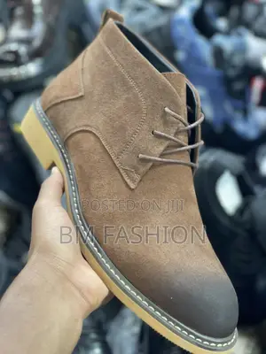 Brown Chelsea Boots With Laces