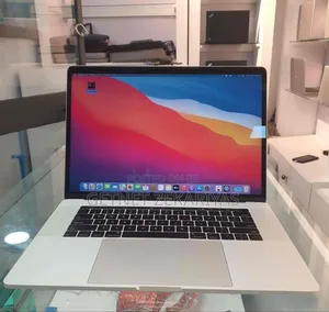 New Laptop Apple MacBook Pro 2017 16GB Intel Core I7 SSD 256GB
