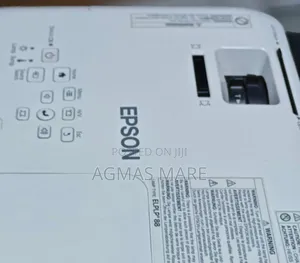 Brand New Epson Projector With Bag and Remote