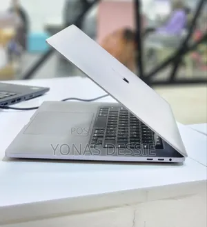 New Laptop Apple MacBook Pro 2019 32GB Intel Core i9 SSD 1T