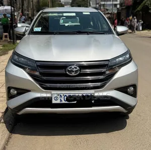 Toyota Rush 2021 Silver