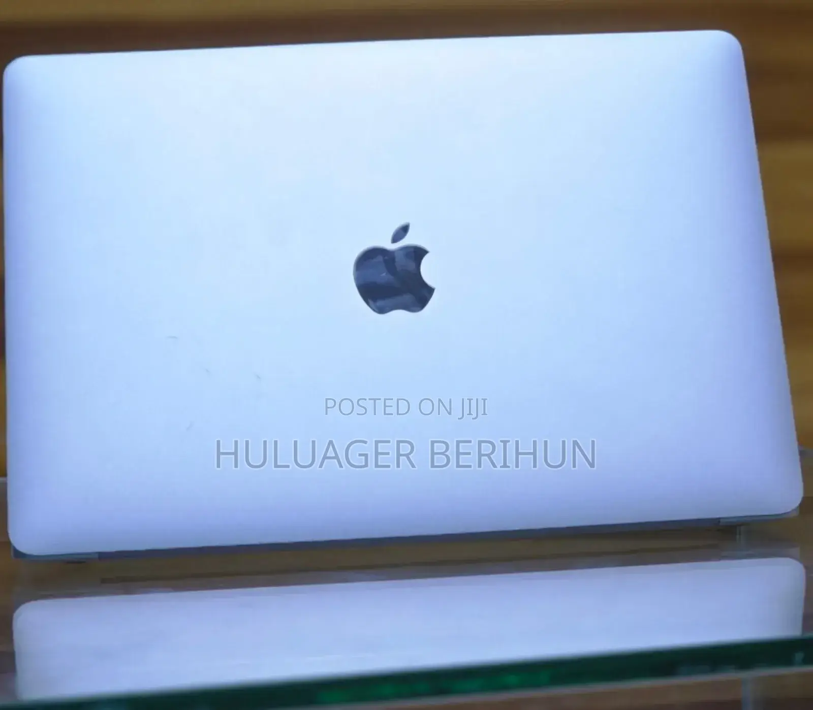 New Laptop Apple MacBook Pro 2022 M2 8GB Intel Core I7 SSD 256GB