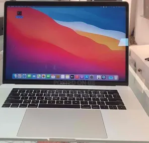 New Laptop Apple MacBook Pro 2017 16GB Intel Core I7 SSD 256GB