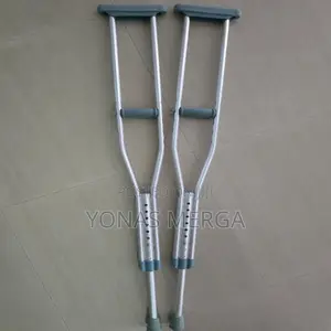 Crutches//Weight on an Injured Foot or Leg, Medical Crutches