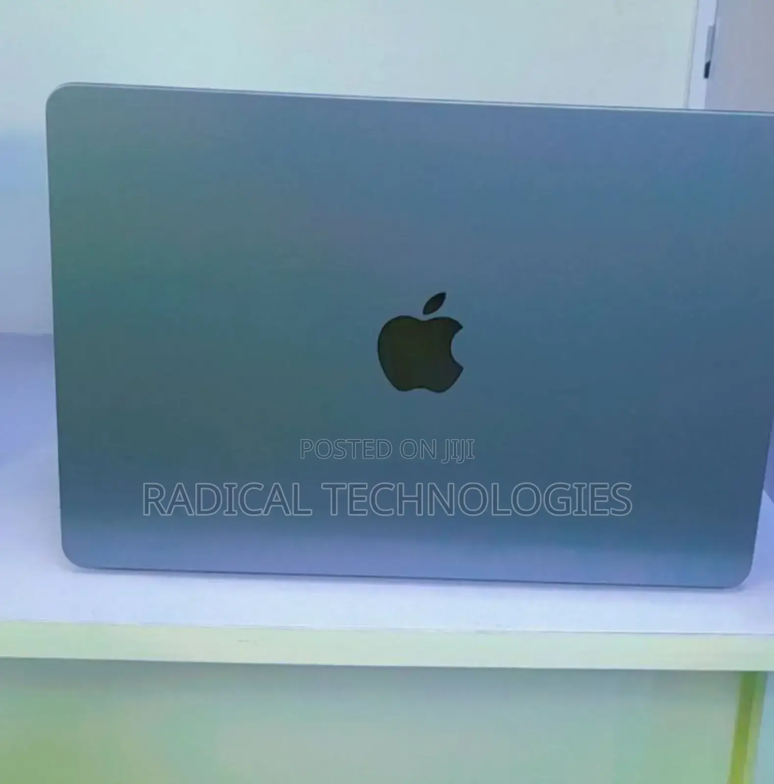 New Laptop Apple MacBook Air 2022 M2 16GB Intel Core I7 SSD 256GB
