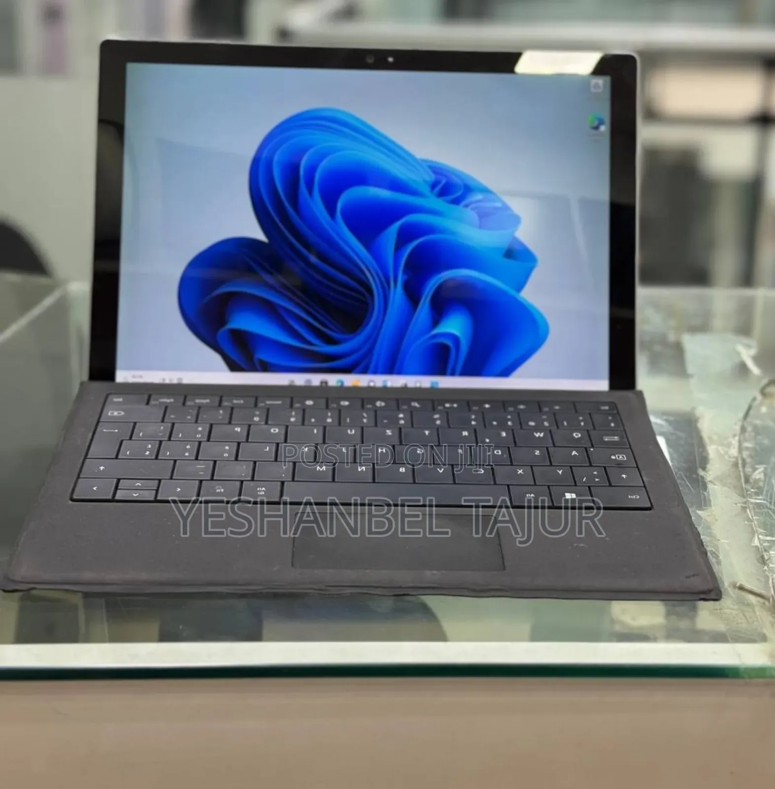 New Laptop Microsoft Surface Pro 16GB Intel Core I7 SSD 256GB
