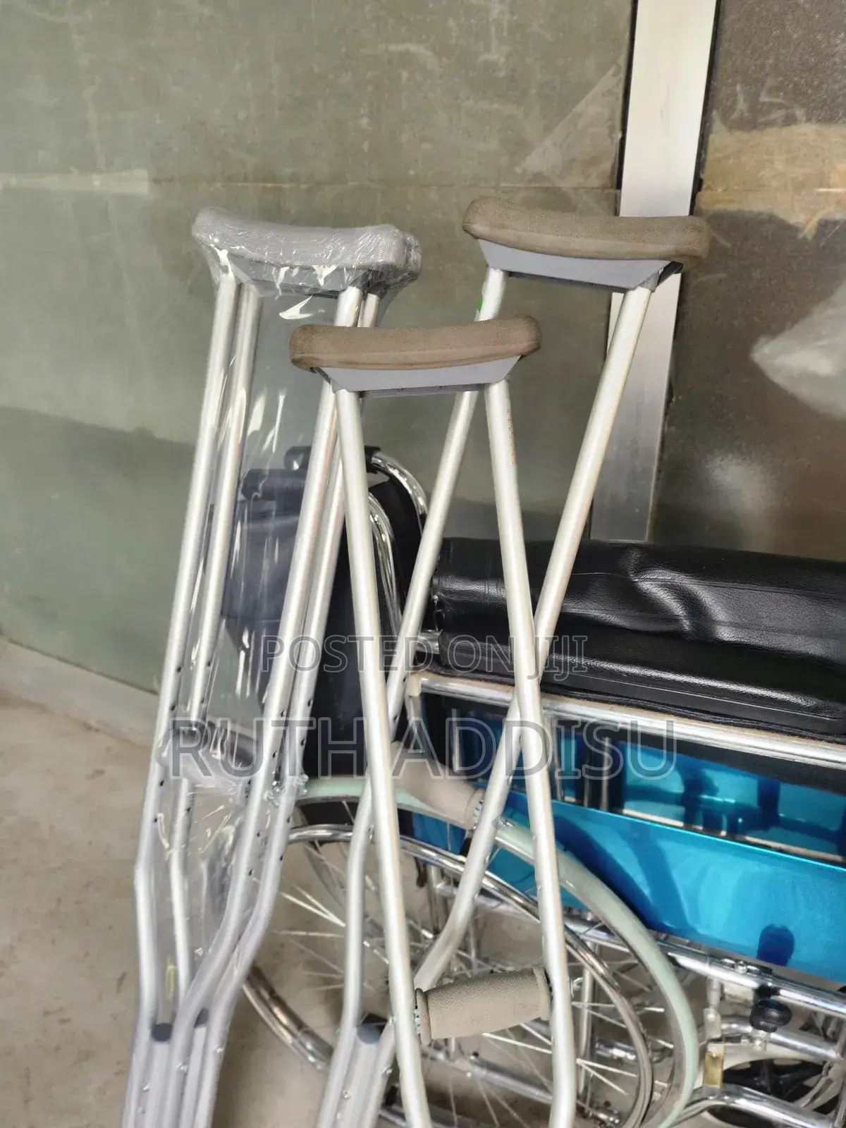 Ceutches የብብት ጠንካራ የማይዝግ Crutches Medical Walker猴頭crutches