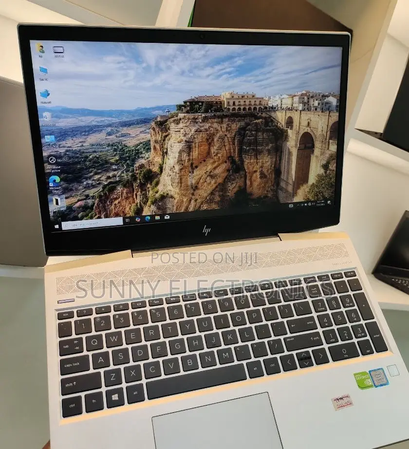 New Laptop HP ZBook 15u G5 16GB Intel Core I7 SSD 512GB