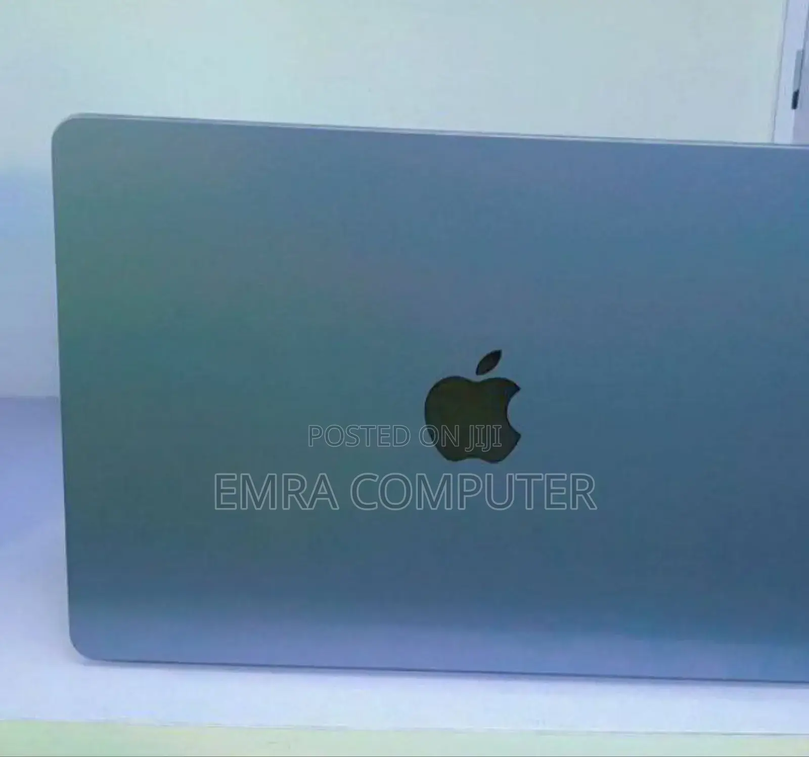 New Laptop Apple MacBook Air 2022 M2 16GB Apple M2 SSD 256GB