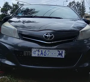 Toyota Yaris Base Hatchback 5dr 2011 Brown