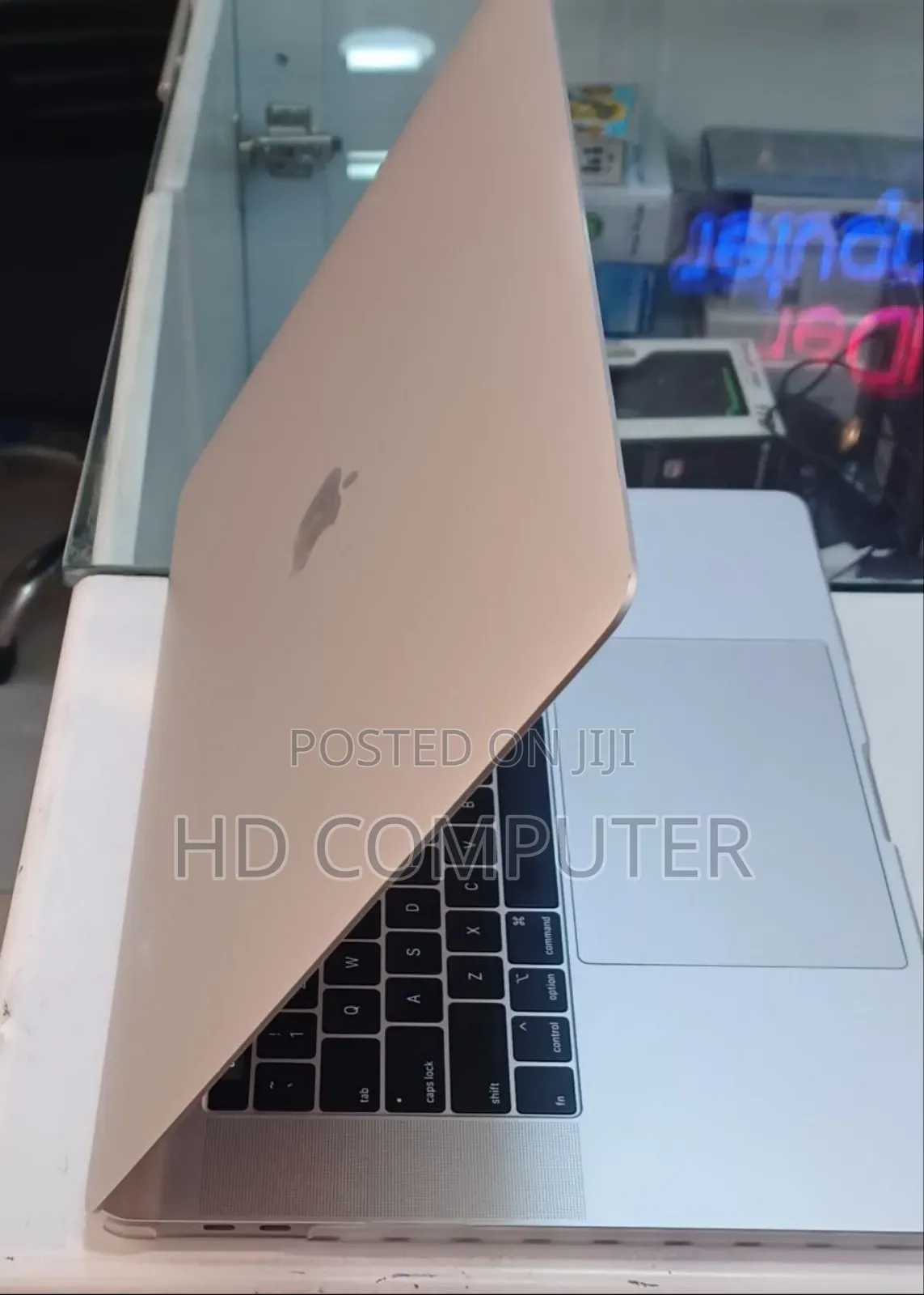 New Laptop Apple MacBook Pro 2018 32GB Intel Core I9 SSD 1T