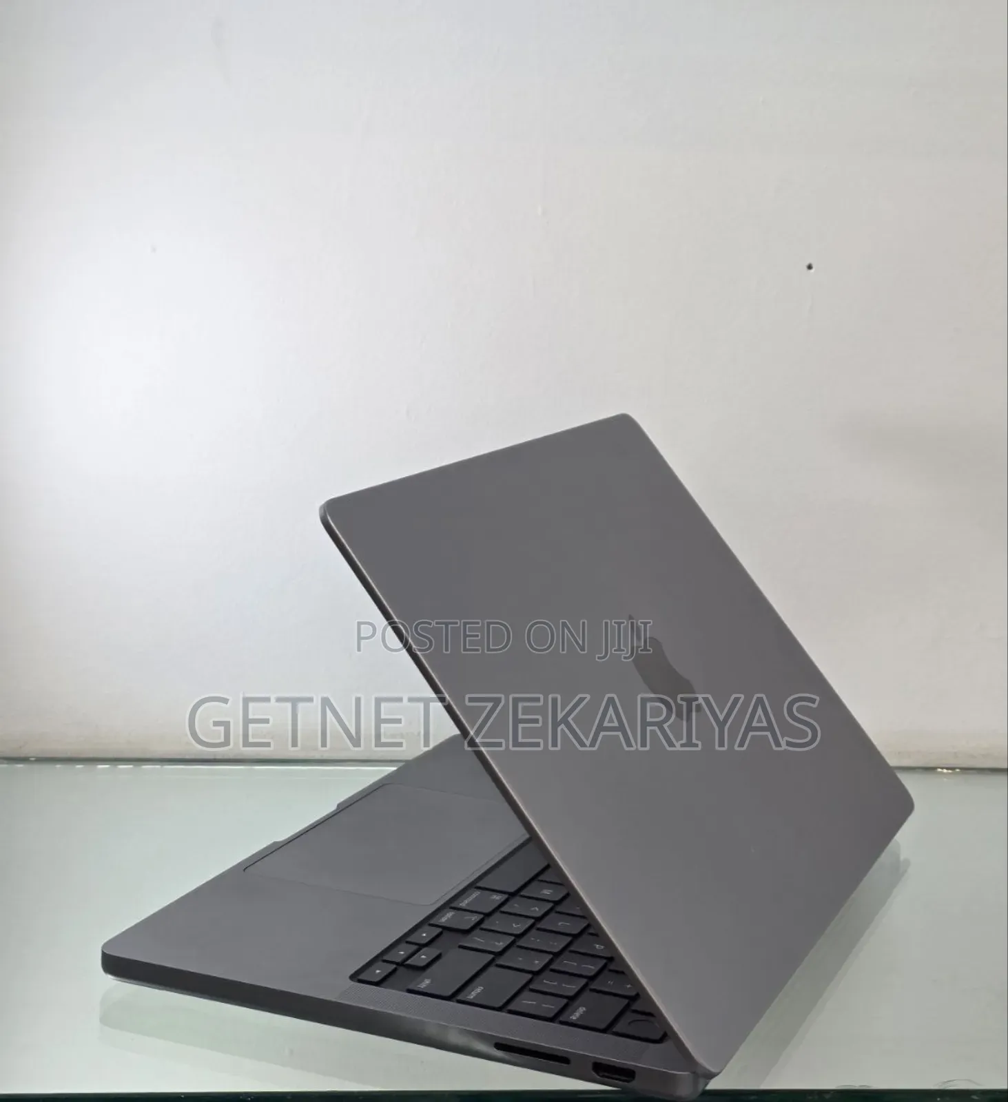 New Laptop Apple MacBook Pro 2024 M3 14-Inch 8GB Apple M3 Pro SSD 512GB