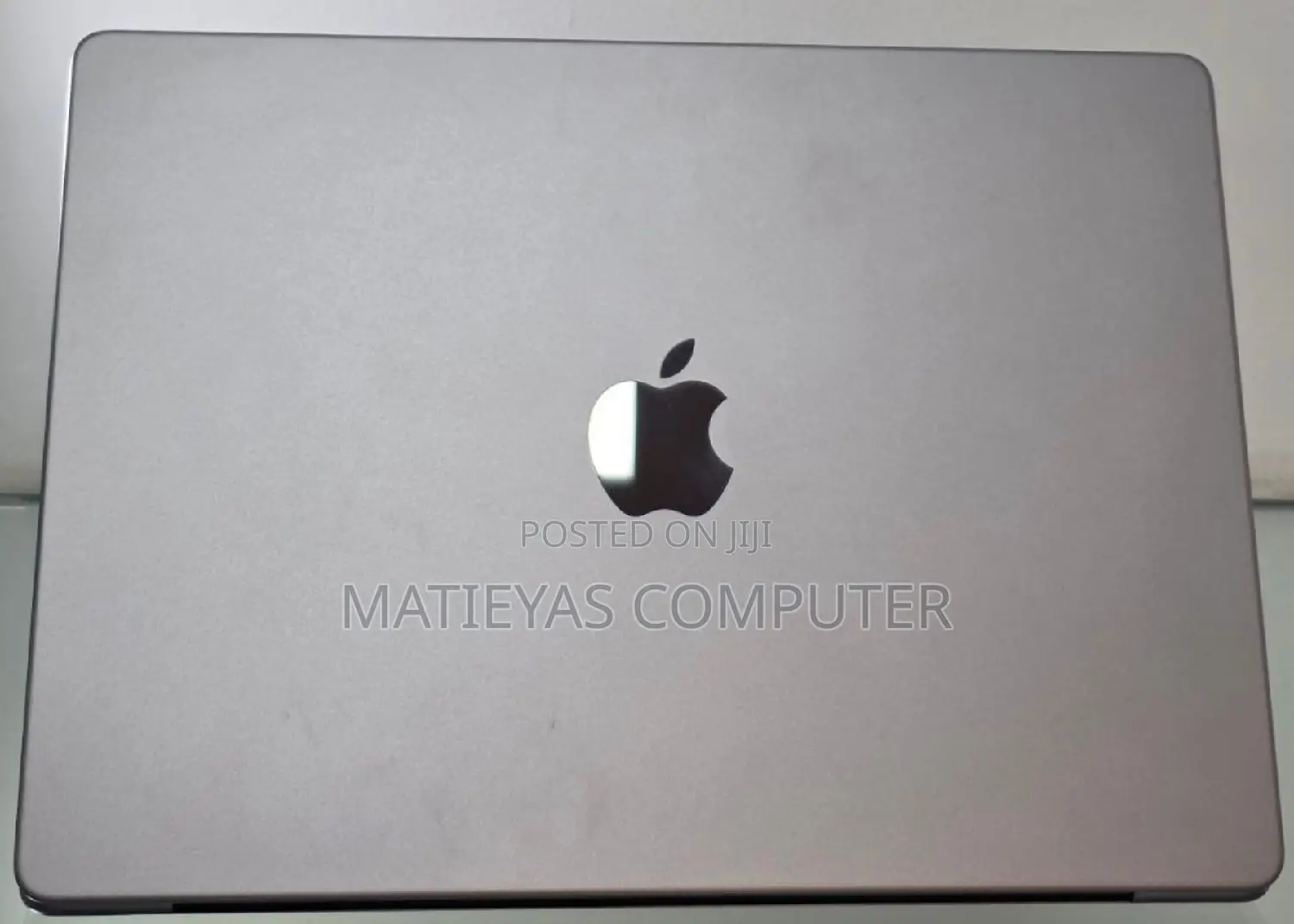 New Laptop Apple MacBook Pro 2023 M3 14-Inch 8GB Apple M3 Pro SSD 512GB