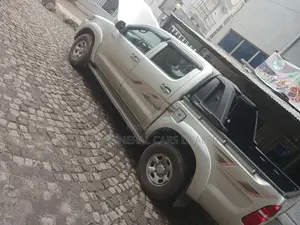 Toyota Hilux 2012 Gray