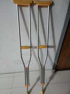 Axillary Thickened Crutches//Crutches==Axilla√Medical Aids