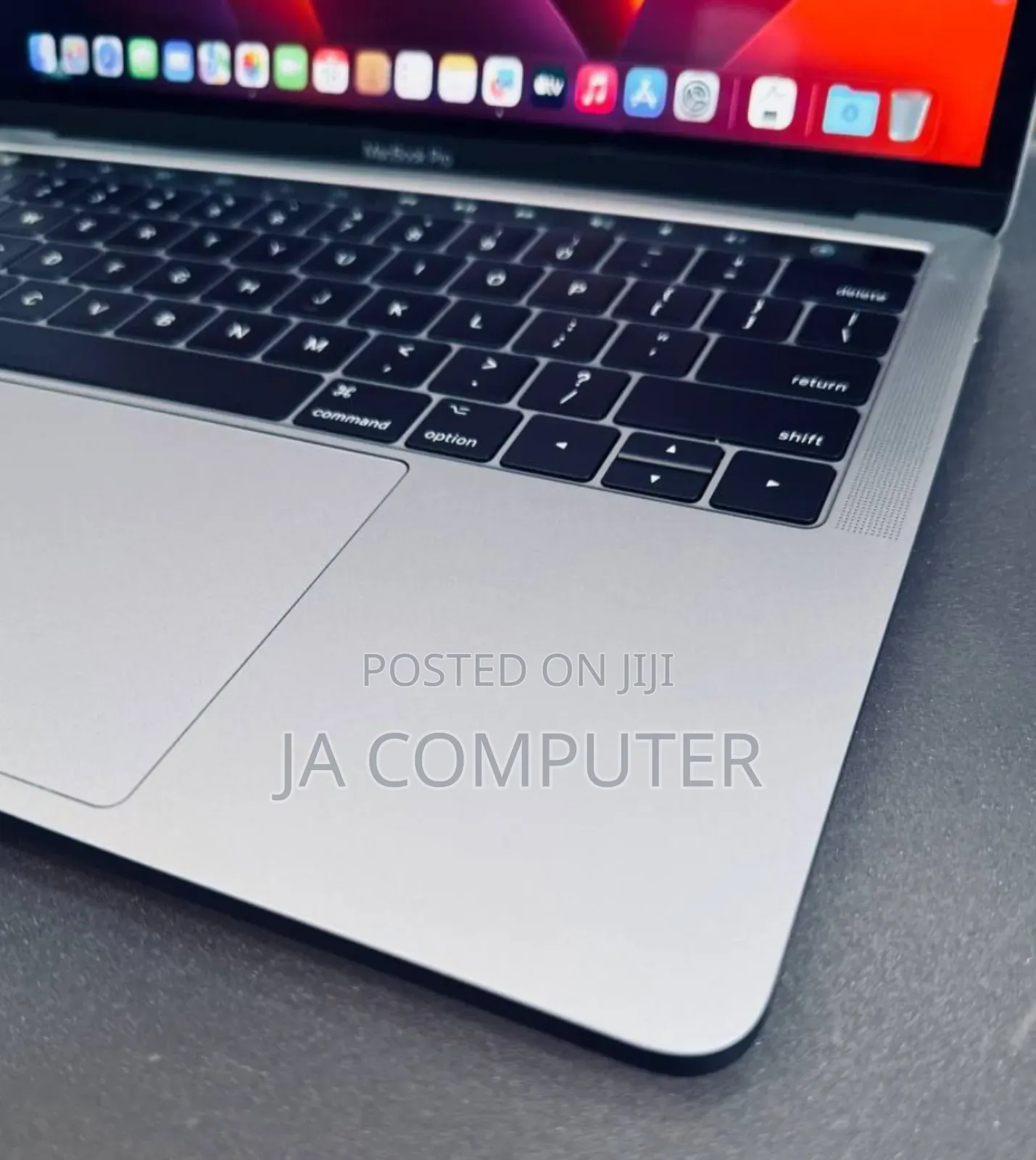 New Laptop Apple MacBook Pro 2017 8GB Intel Core I5 SSD 256GB