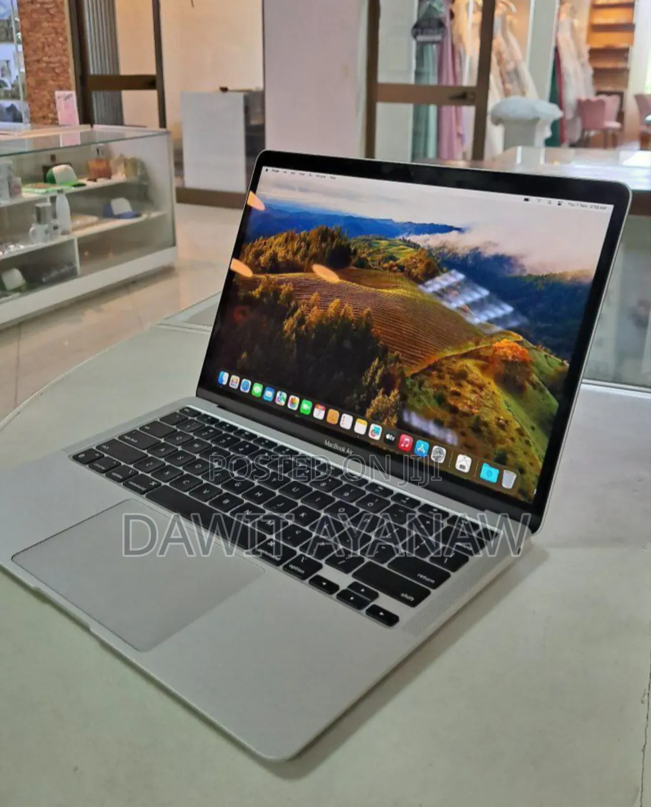 New Laptop Apple MacBook Air 2020 M1 8GB Apple M1 SSD 256GB