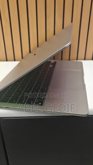New Laptop Apple MacBook Air 2024 M3 13-Inch 16GB Apple M3 SSD 512GB