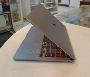 New Laptop Apple MacBook Pro 2020 16GB Intel Core i5 SSD 512GB