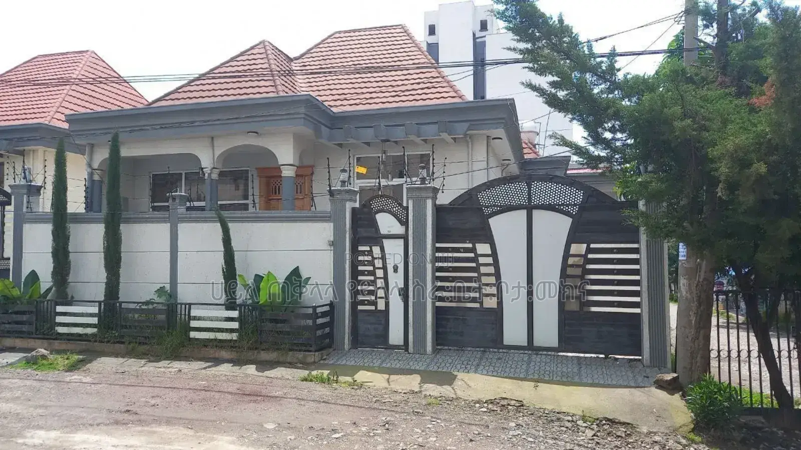Furnished 3bdrm Villa in Ayat Area Inside, Yeka for sale