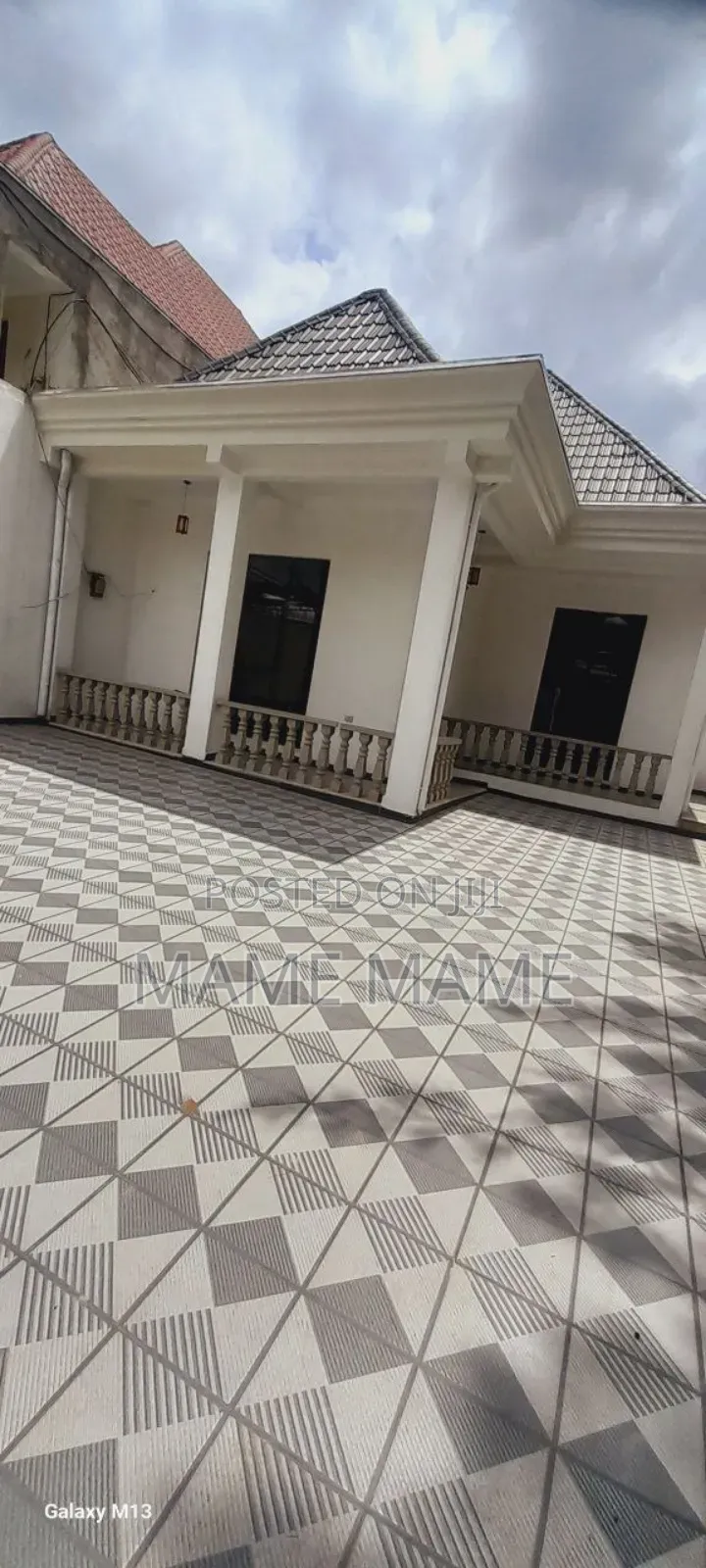 5bdrm Villa in Addis Abeba, Bole for sale