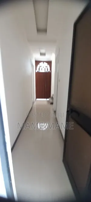 5bdrm House in Addis Abeba, Bole for sale
