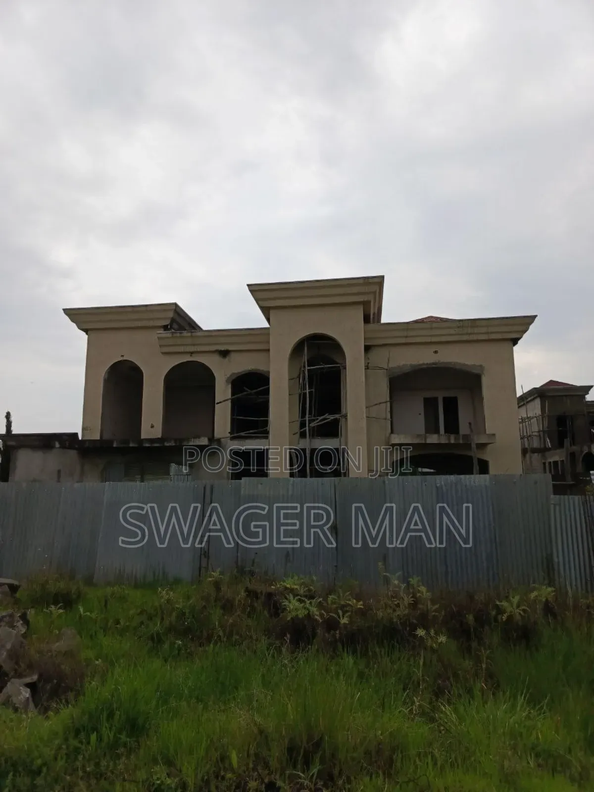 8bdrm Townhouse/Terrace in ጣፎ, Yeka for sale