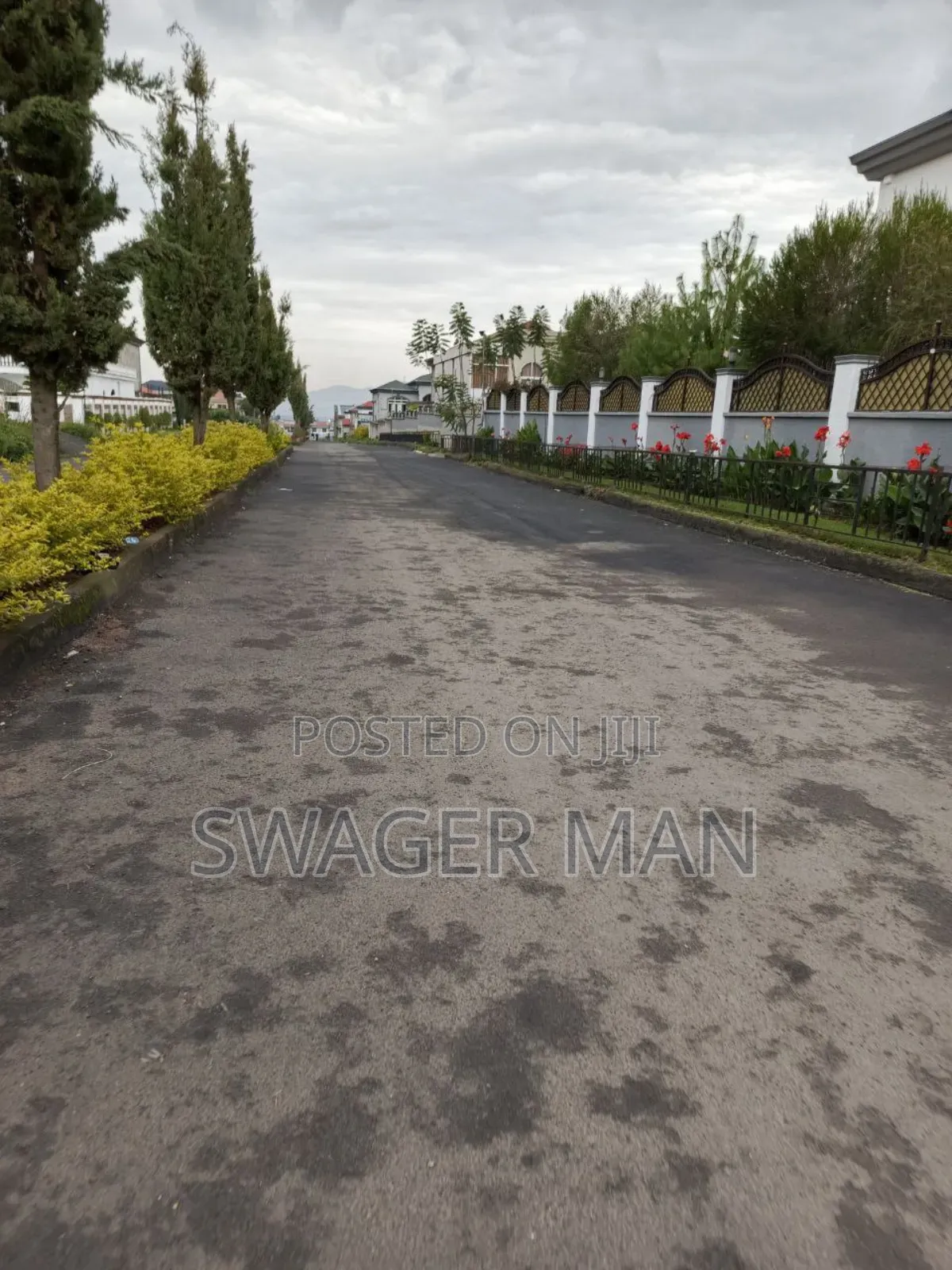 8bdrm Townhouse/Terrace in ጣፎ, Yeka for sale