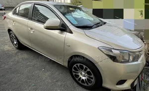 Toyota Yaris LE Hatchback 5dr 2016 Gold
