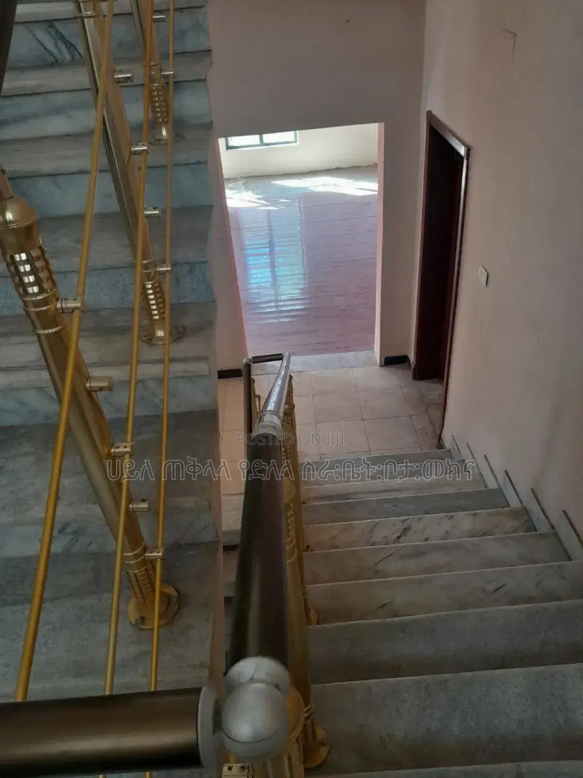 Furnished 8bdrm House in አያት አካባቢ ኮምፋውንድ ውስጥ, Yeka for sale
