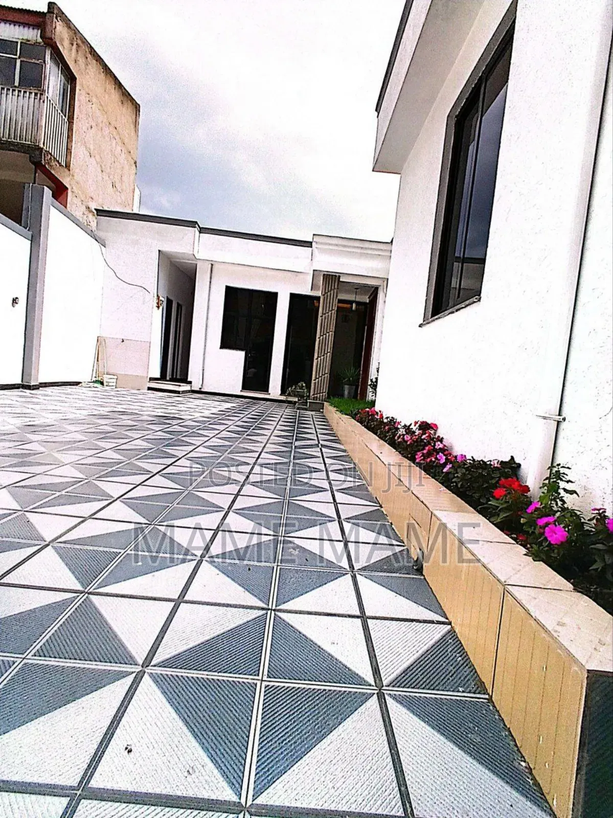 5bdrm Villa in Addis Abeba, Bole for sale