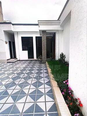 5bdrm Villa in Addis Abeba, Bole for sale