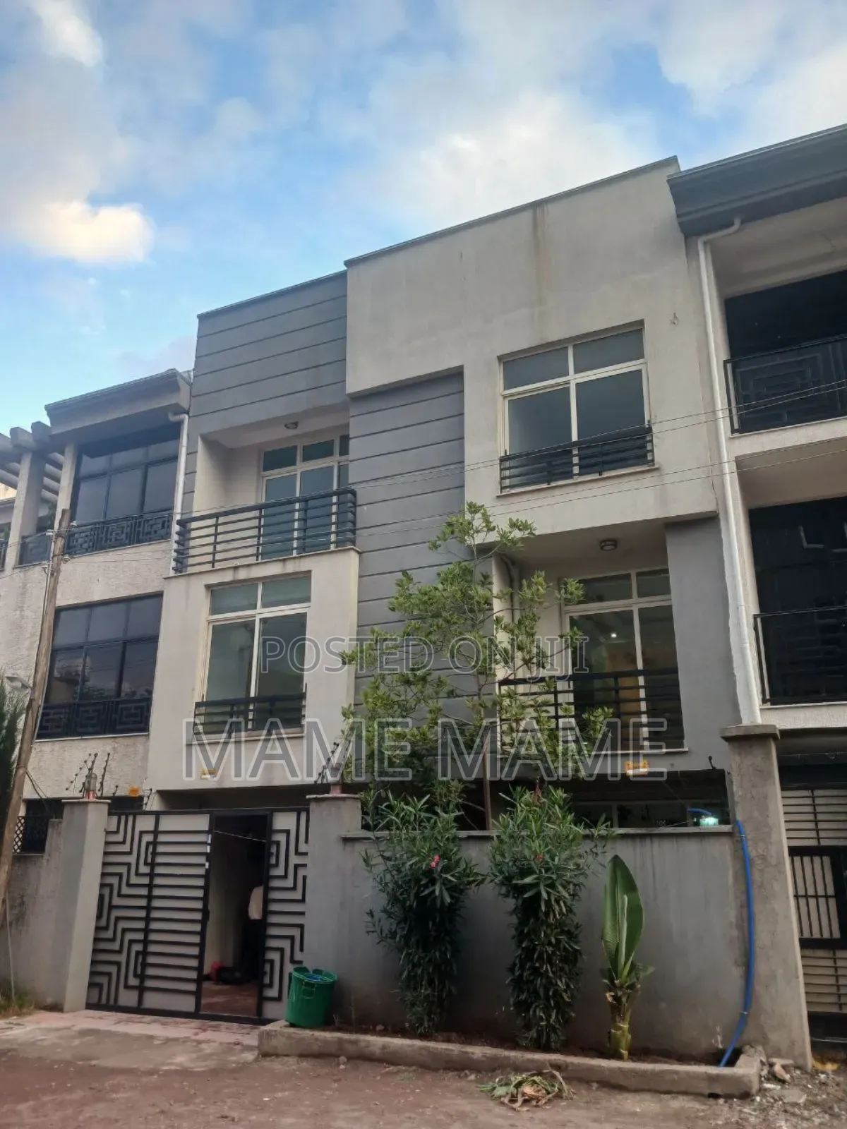 5bdrm House in Addis Abeba, Bole for sale