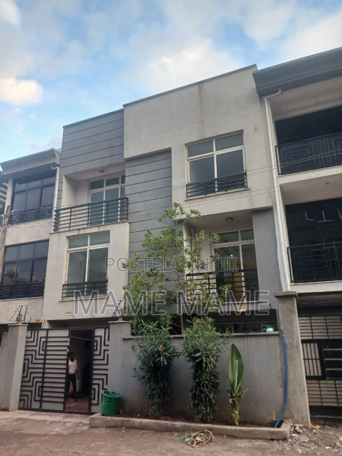 5bdrm House in Addis Abeba, Bole for sale