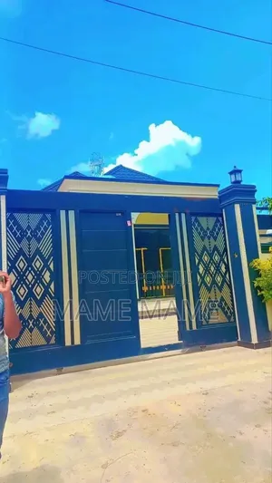 5bdrm House in Addis Abeba, Bole for sale