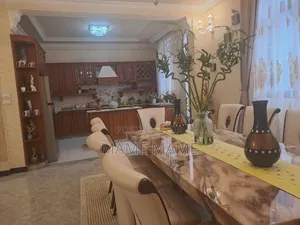 7bdrm House in Addis Abeba, Bole for sale