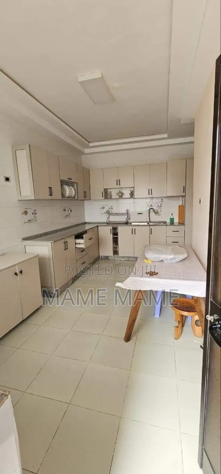 8bdrm House in Addis Abeba, Bole for sale