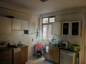 5bdrm House in Adis Ababa, Bole for sale