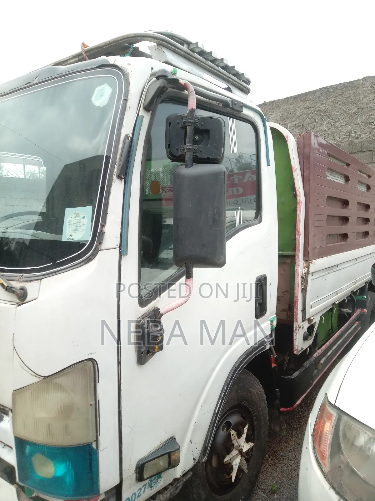 Isuzu Obama 2015 White