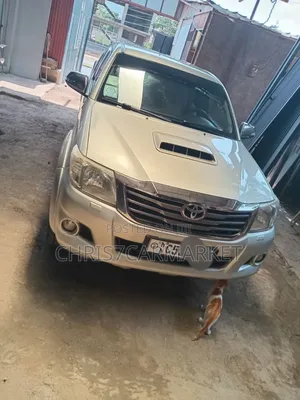 Toyota Hilux 2.5 D-4D 4X4 SRX 2012 Silver
