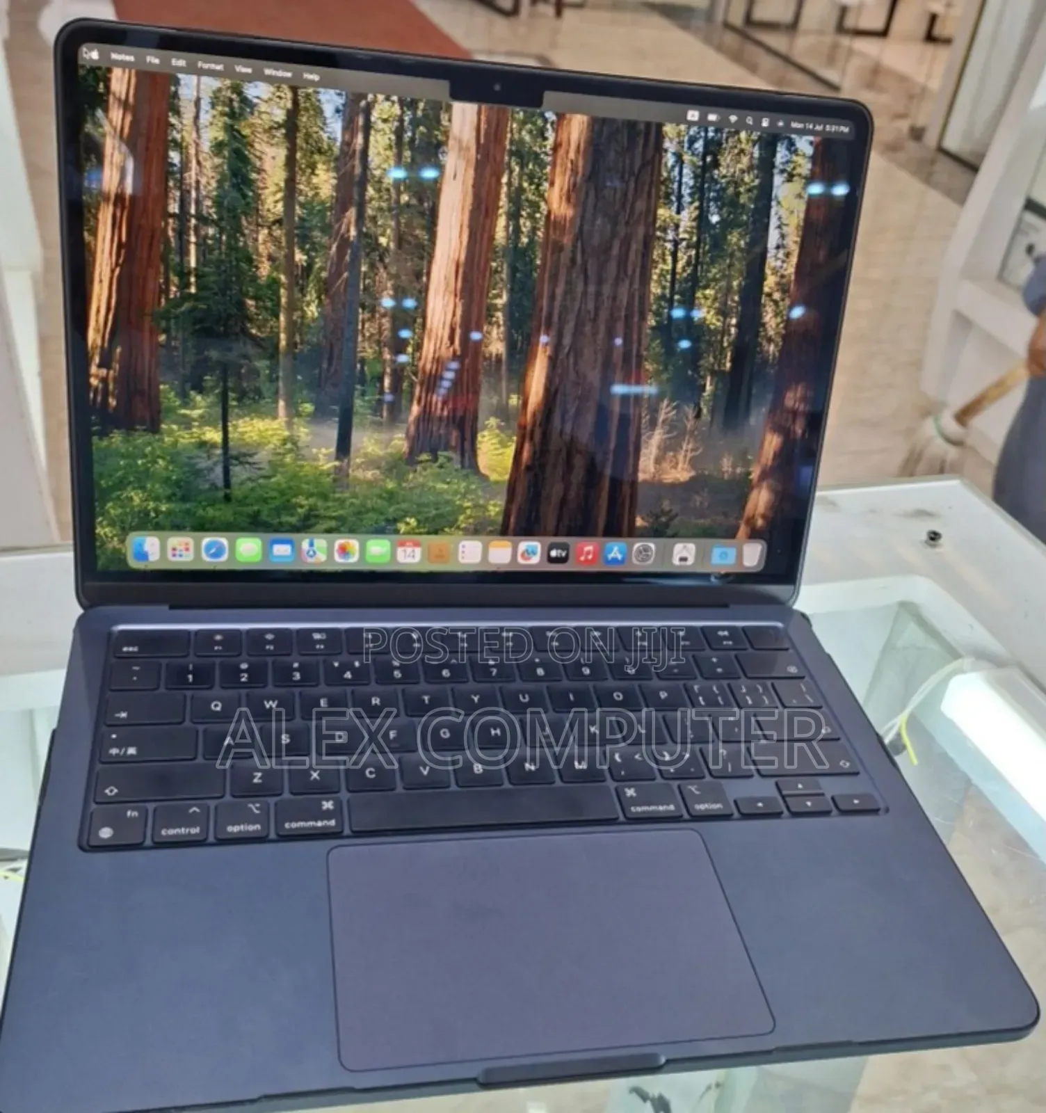 New Laptop Apple MacBook Air 2022 M2 8GB Apple M2 SSD 256GB