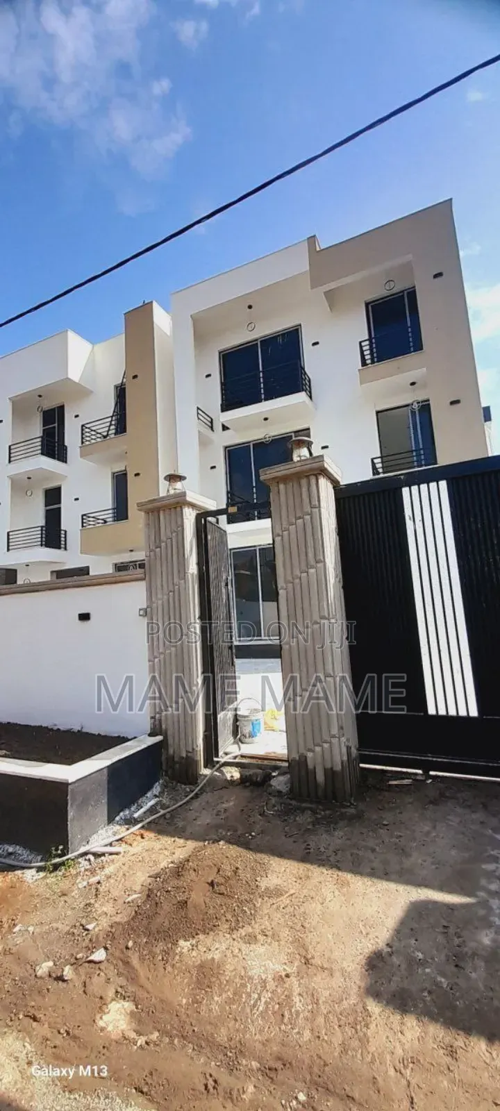 10bdrm House in Addis Abeba, Bole for sale