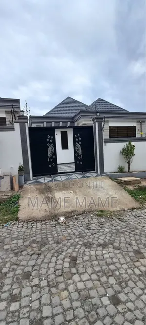 5bdrm Villa in Addis Abeba, Bole for sale