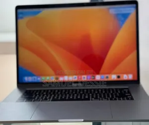 New Laptop Apple MacBook Pro 2017 16GB Intel Core I7 SSD 512GB