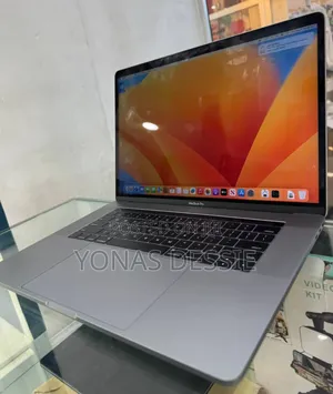New Laptop Apple MacBook Pro 2017 16GB Intel Core i7 SSD 512GB