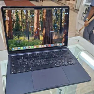 New Laptop Apple MacBook Air 2022 M2 8GB Apple M2 SSD 256GB