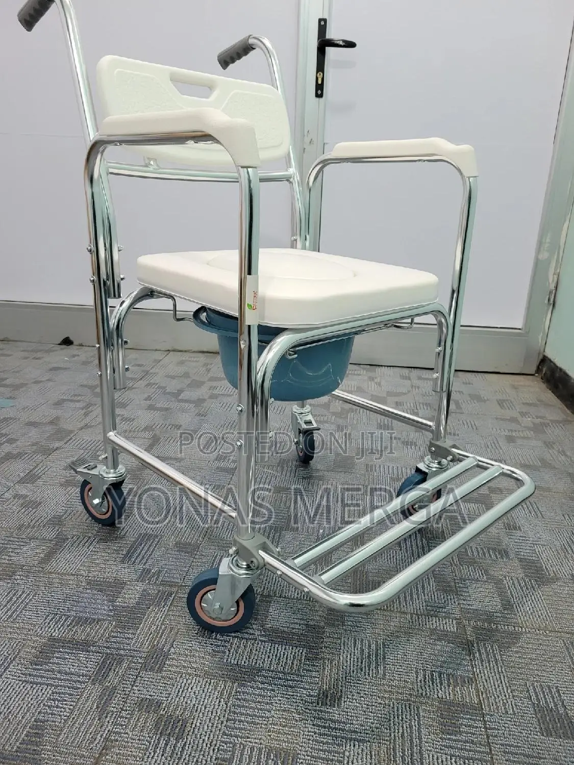 Commode Chair  Material:Aluminum Material  Seat Width:47cm