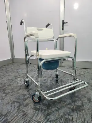 Wheelchair段的commode Wheelchair重大wheelchair鴦了wheelchair