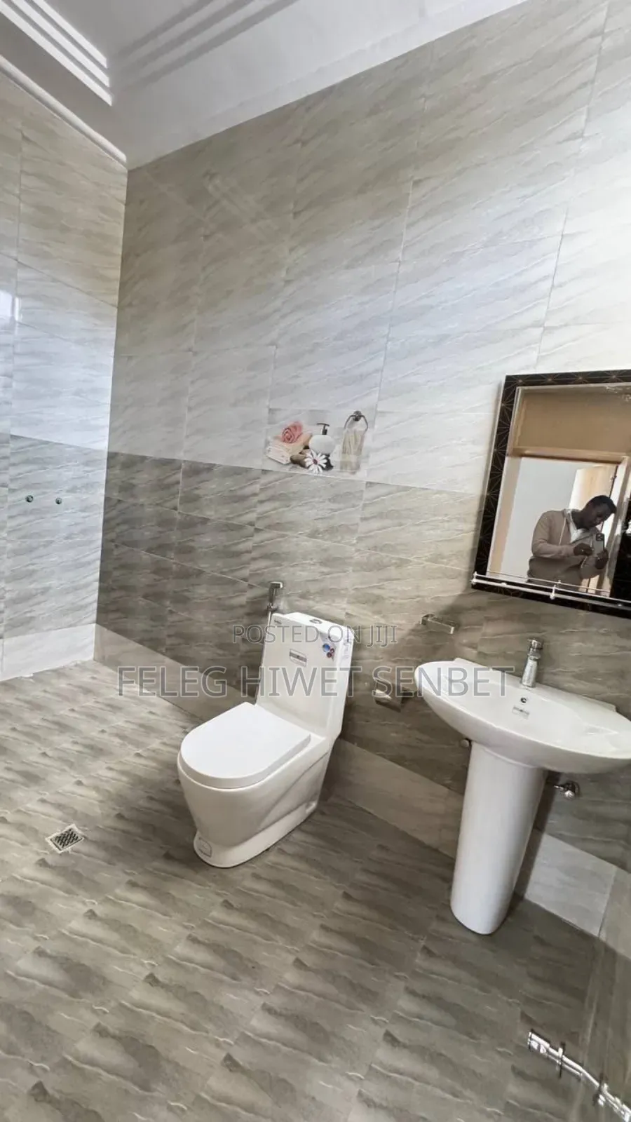 Furnished 5bdrm Villa in Aa, Bole for sale