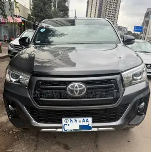 Toyota Hilux 2020 Gray
